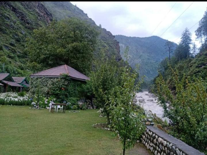 The Mother'S Riverfront Hotel Gushaini Exterior foto